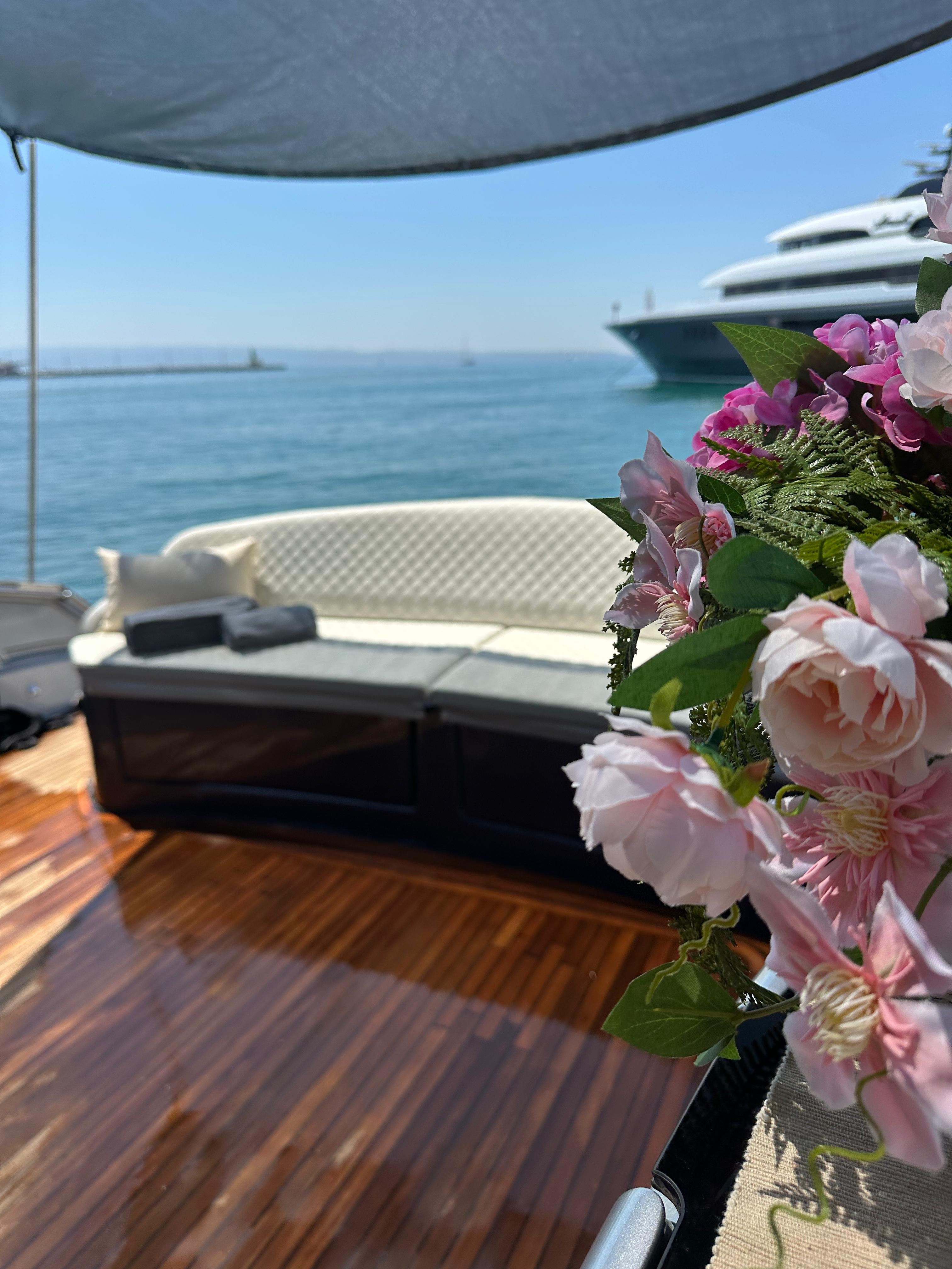 Yacht image 21