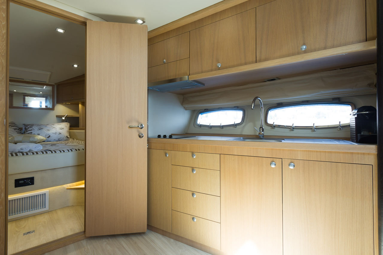 Yacht image 28
