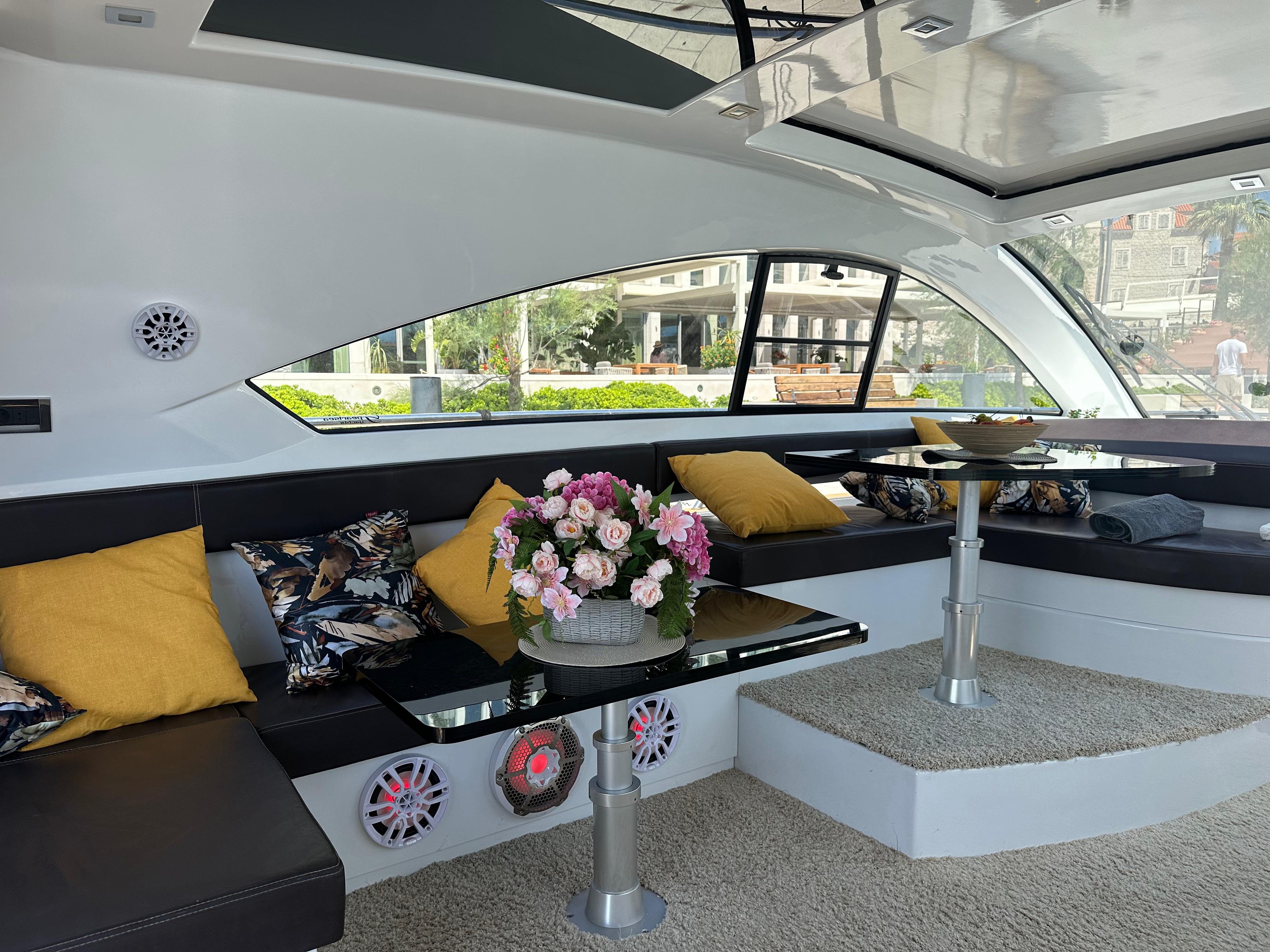Yacht image 33