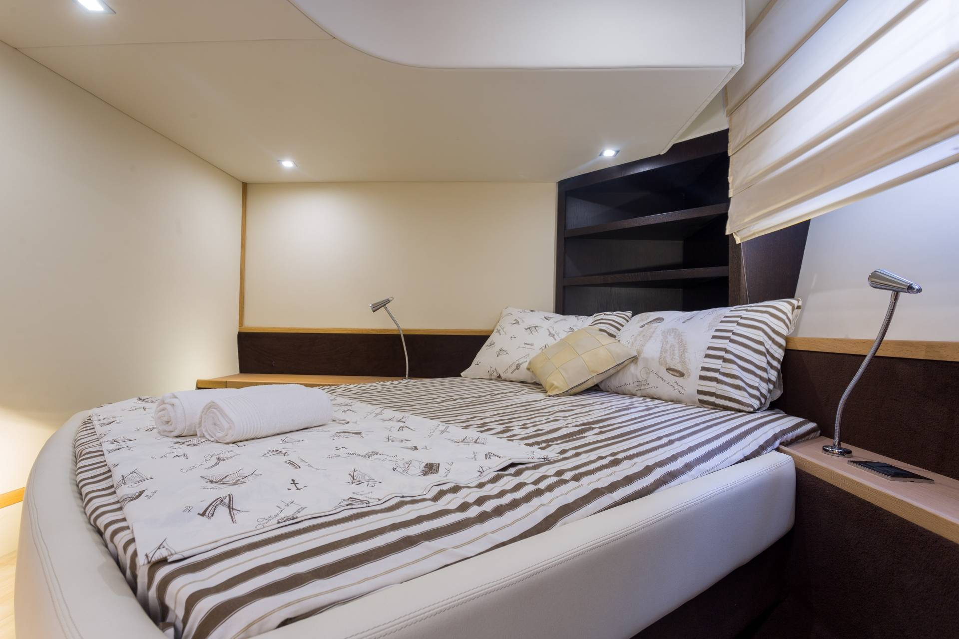 Yacht image 9