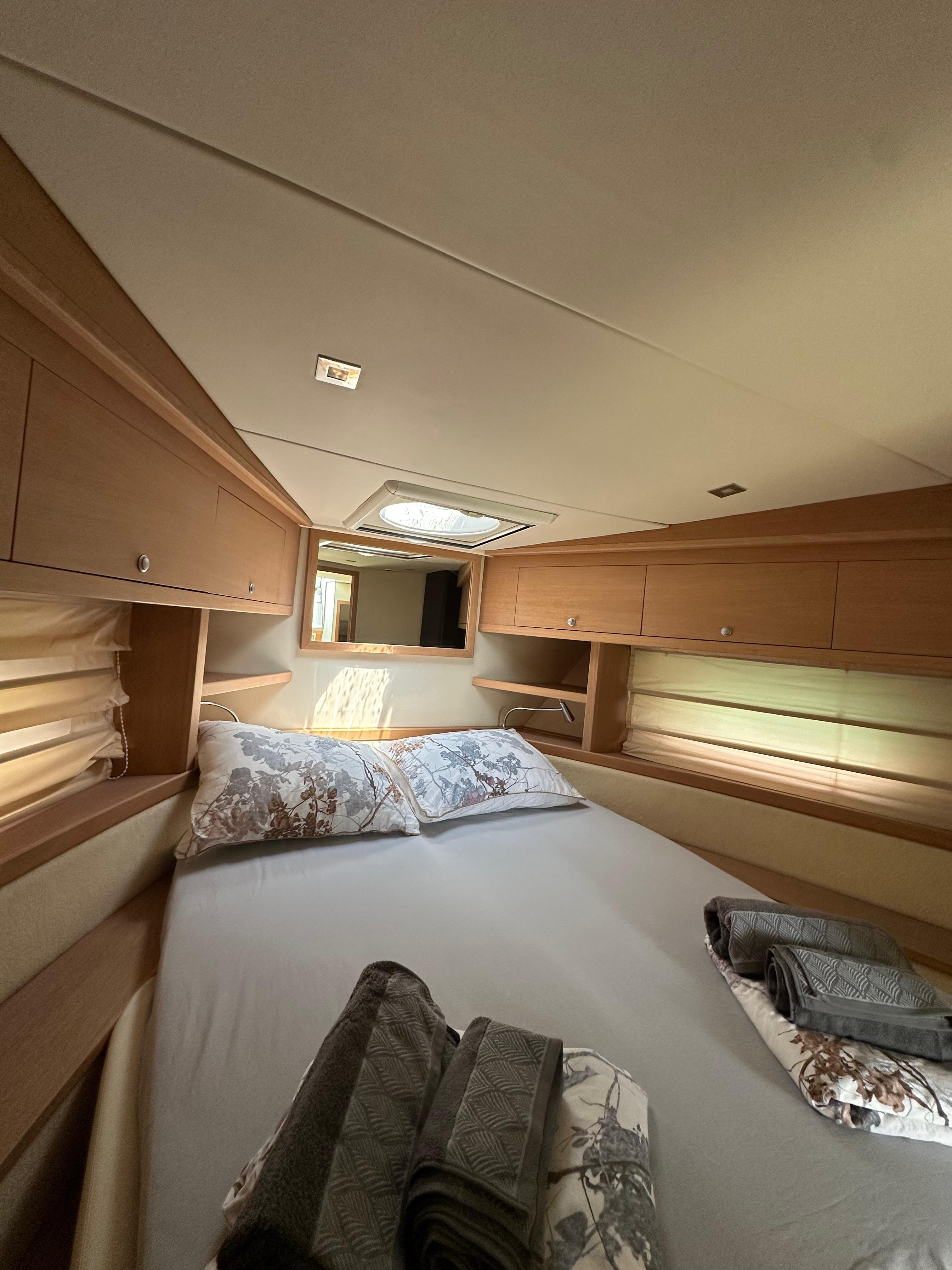 Yacht image 14