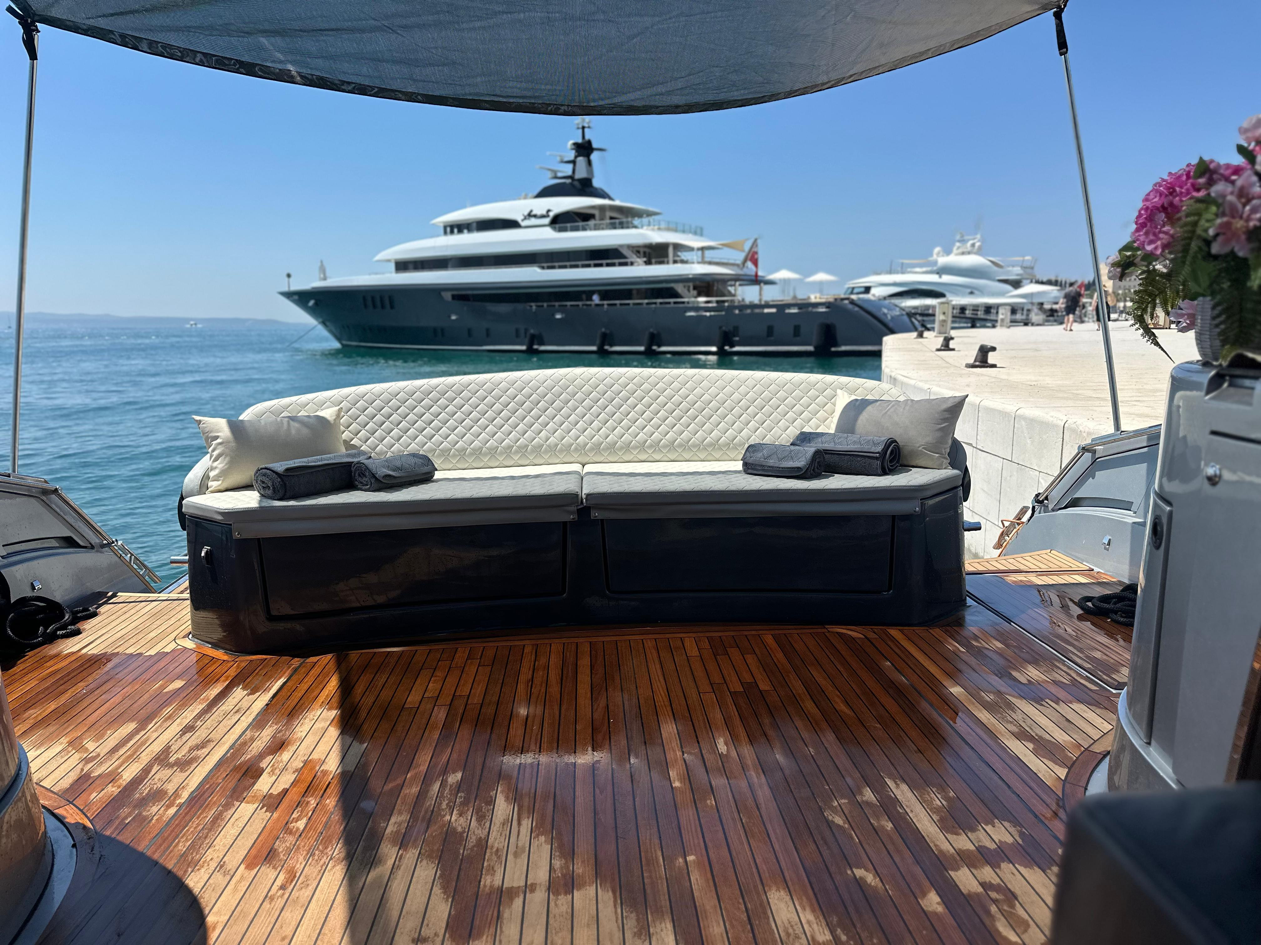Yacht image 10
