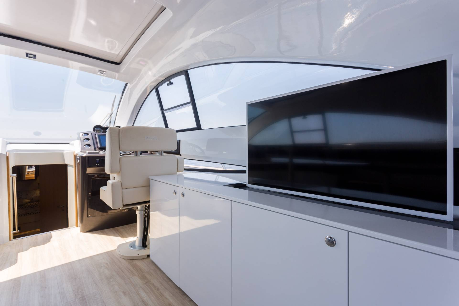 Yacht image 18