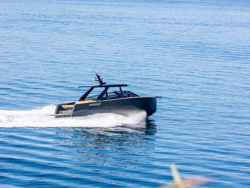 Yacht image 8