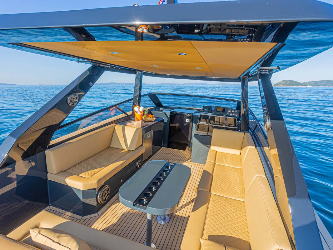 Yacht image 10