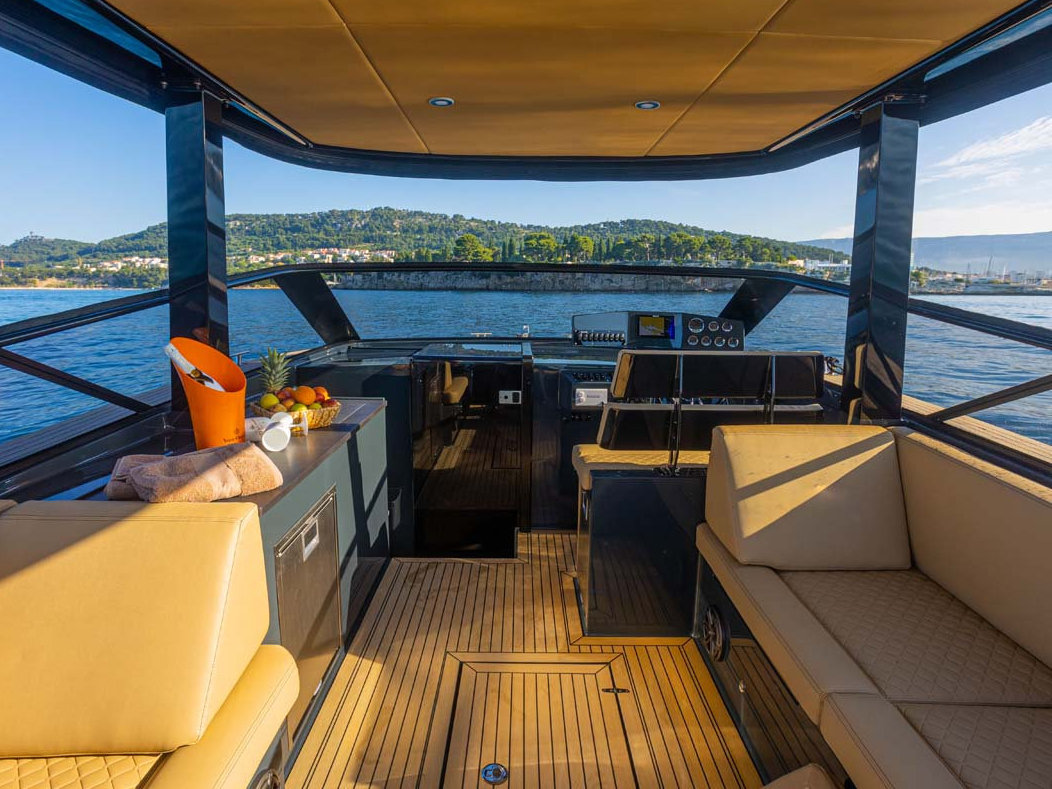 Yacht image 6