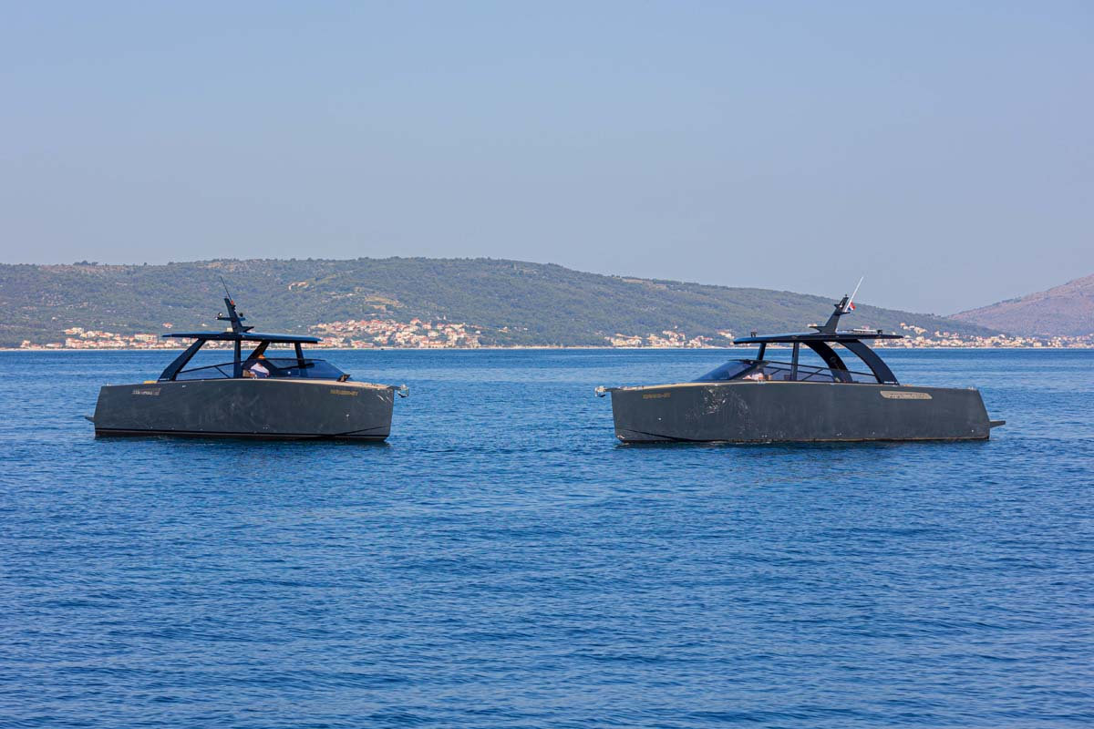 Yacht image 11