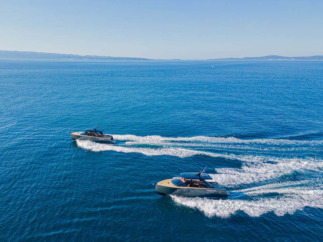 Yacht image 12