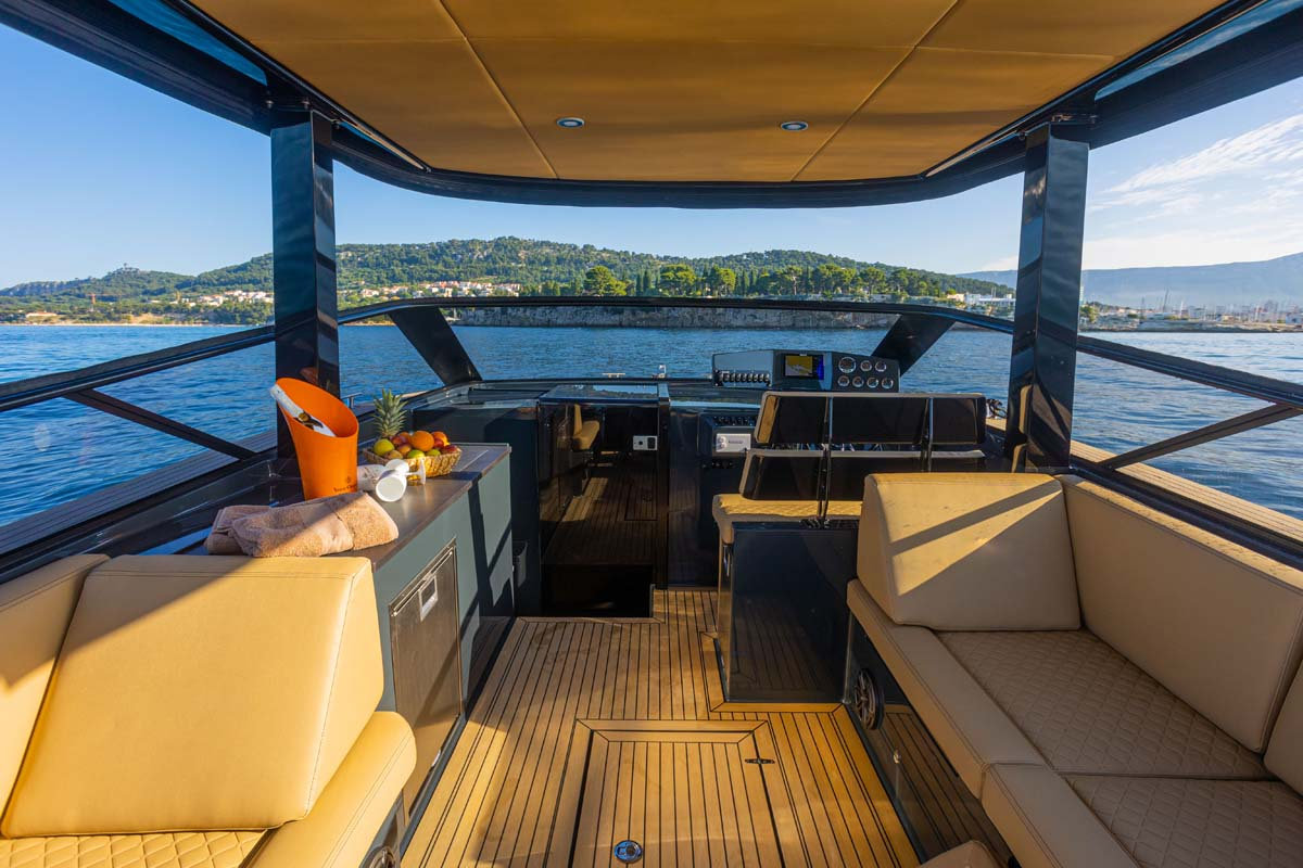 Yacht image 15