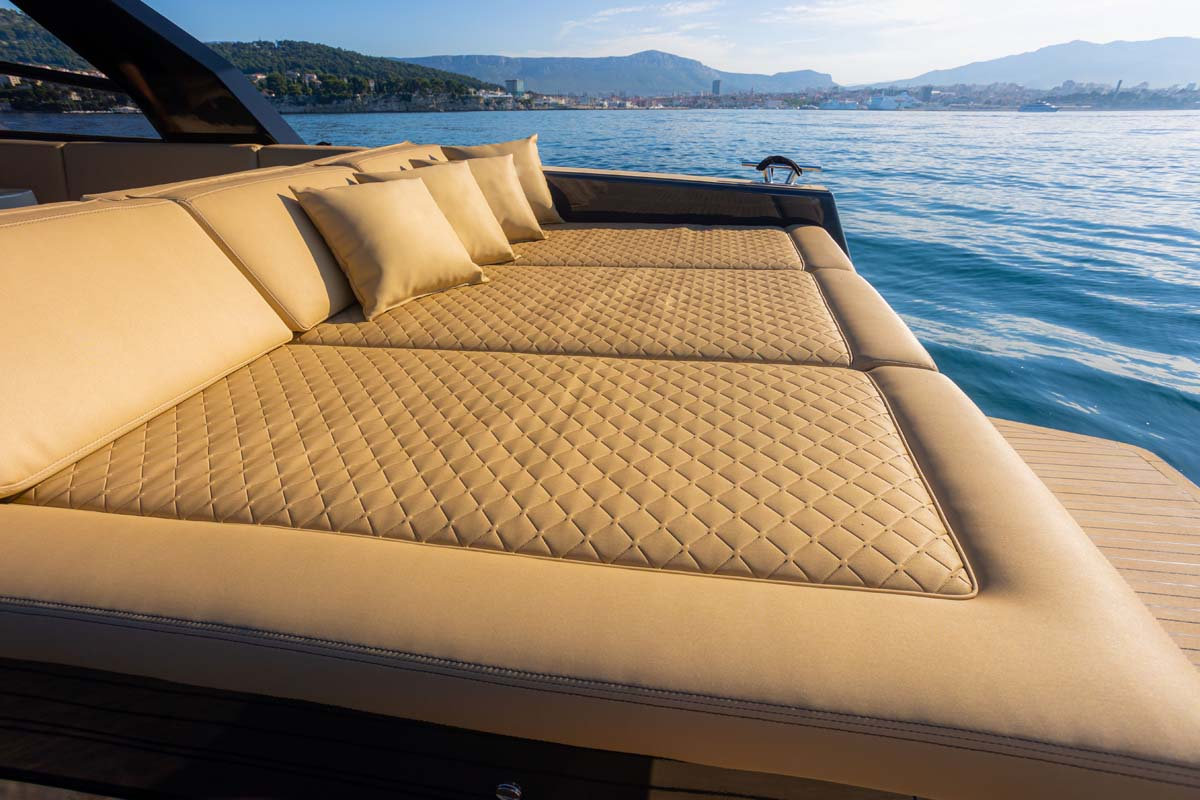 Yacht image 14