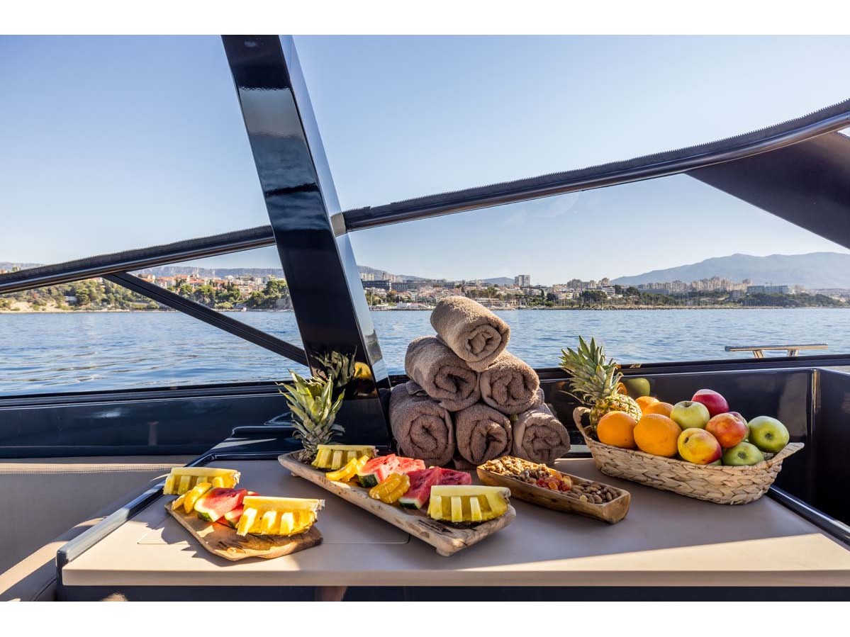 Yacht image 11