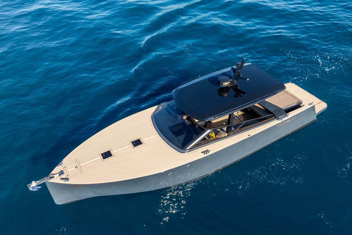 Yacht image 12