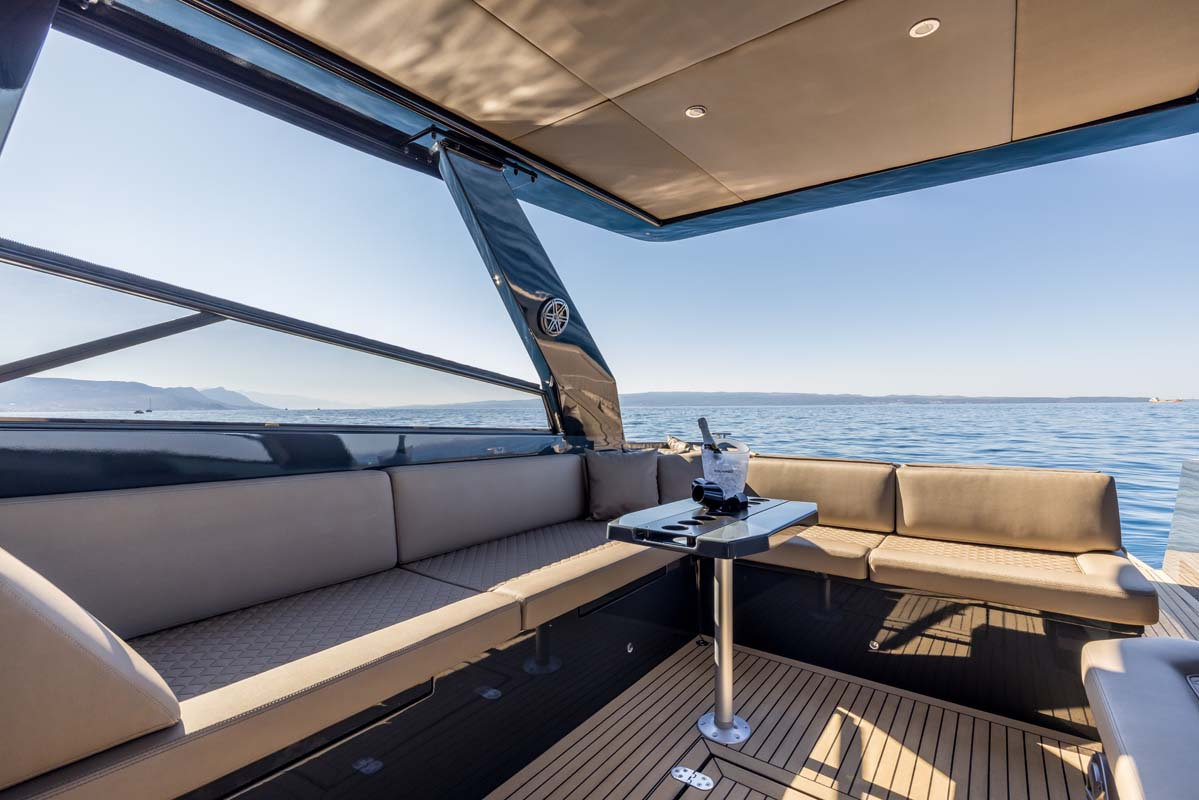 Yacht image 13