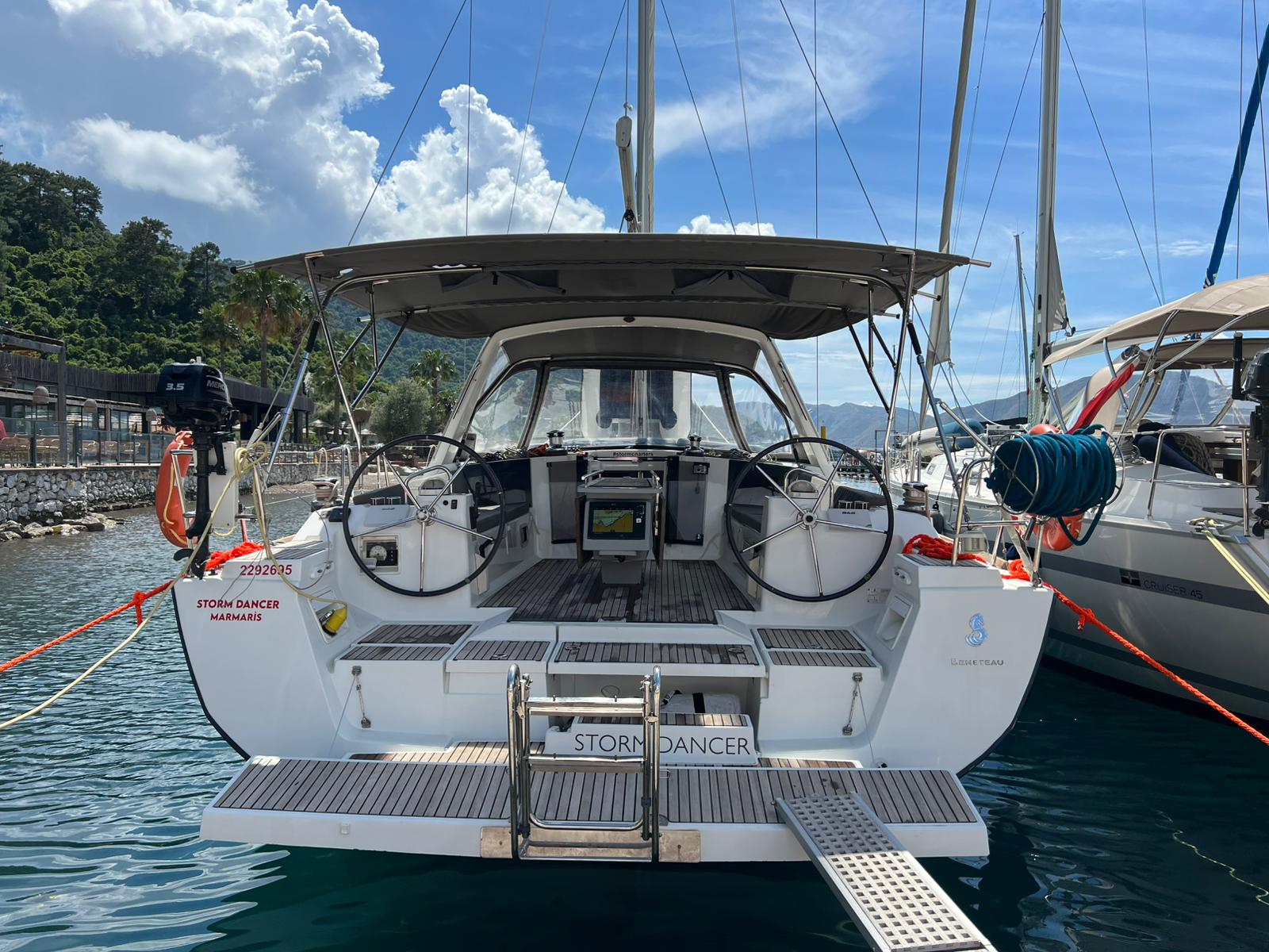 Yacht image 8