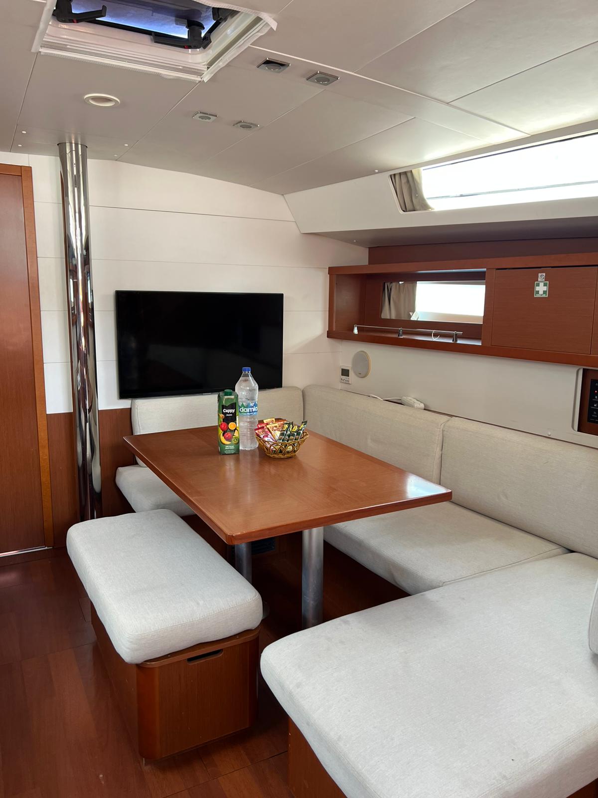 Yacht image 10