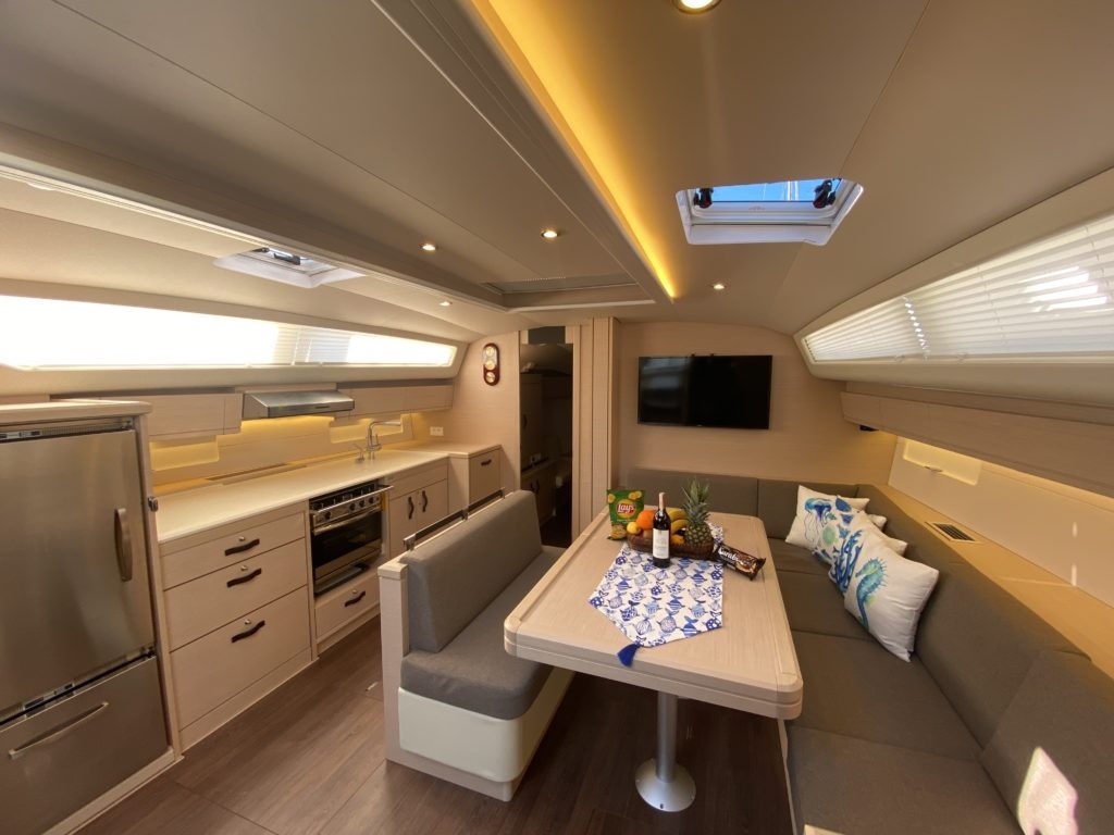 Yacht image 18
