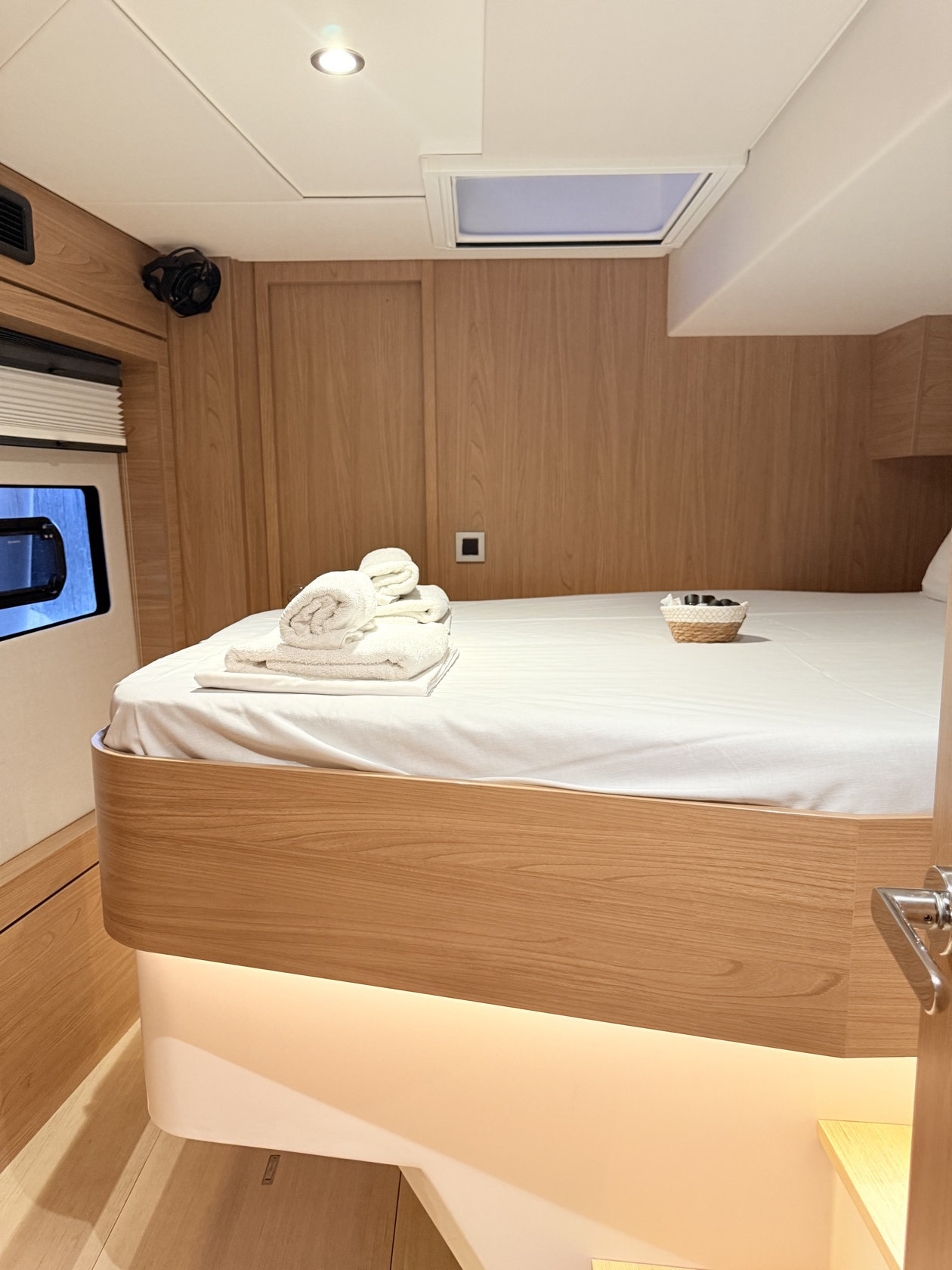 Yacht image 25
