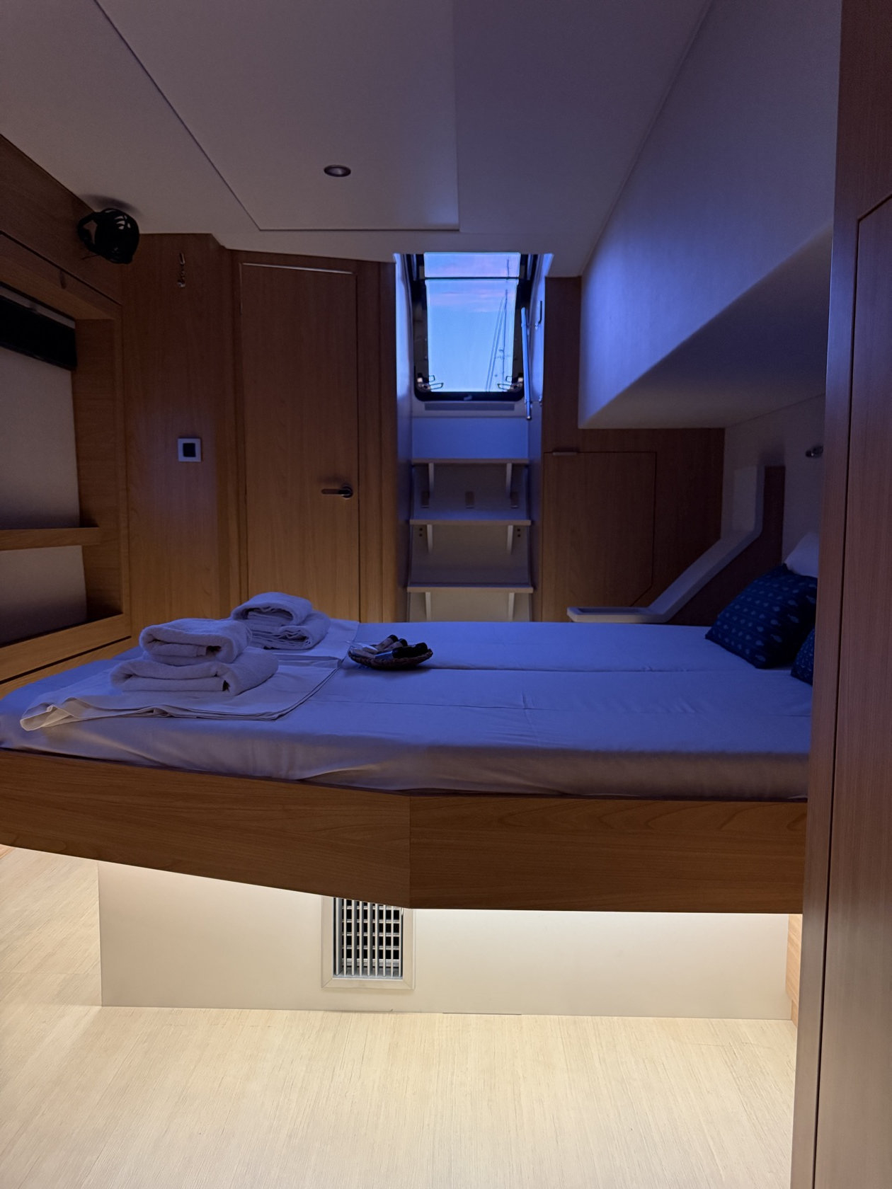 Yacht image 13