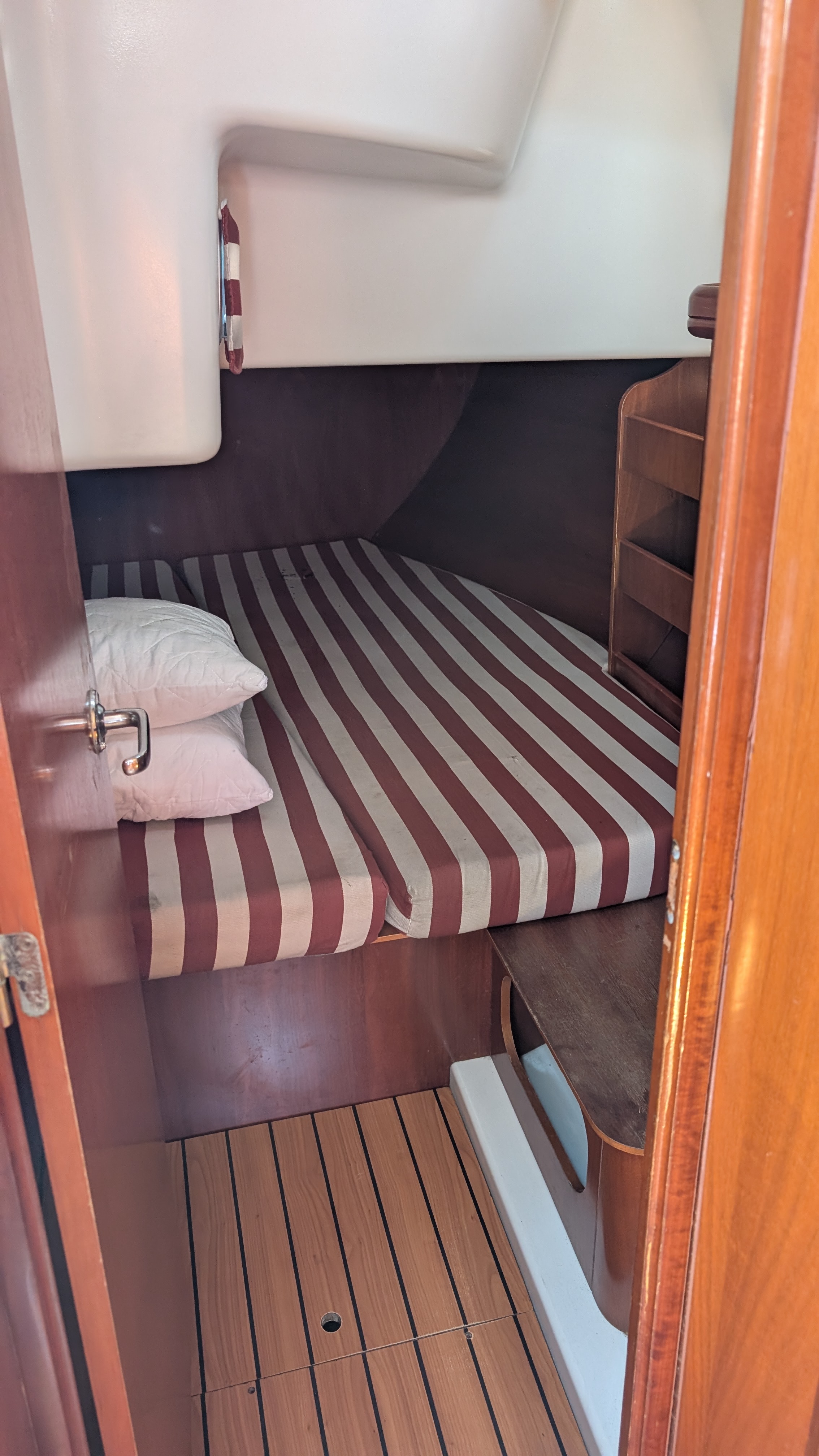 Yacht image 9