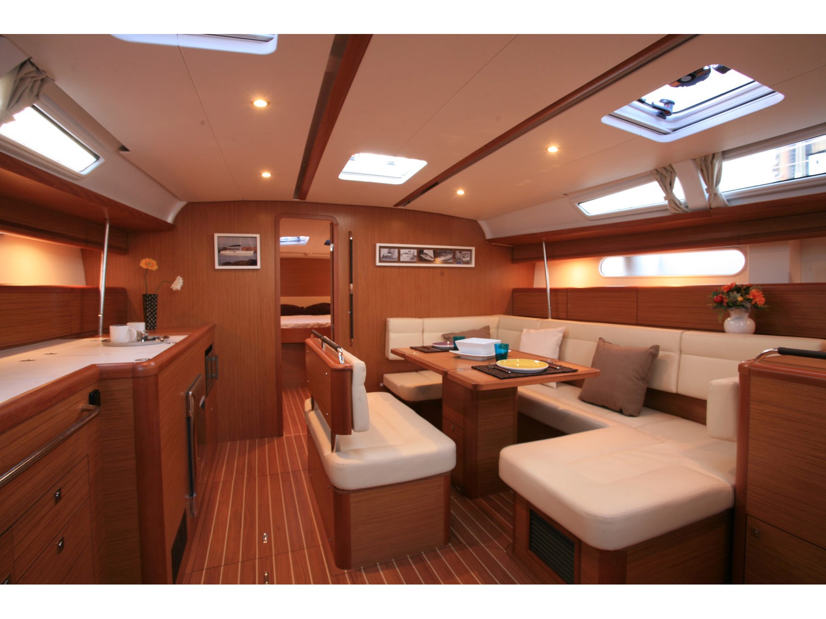 фото Sun Odyssey 49i 3