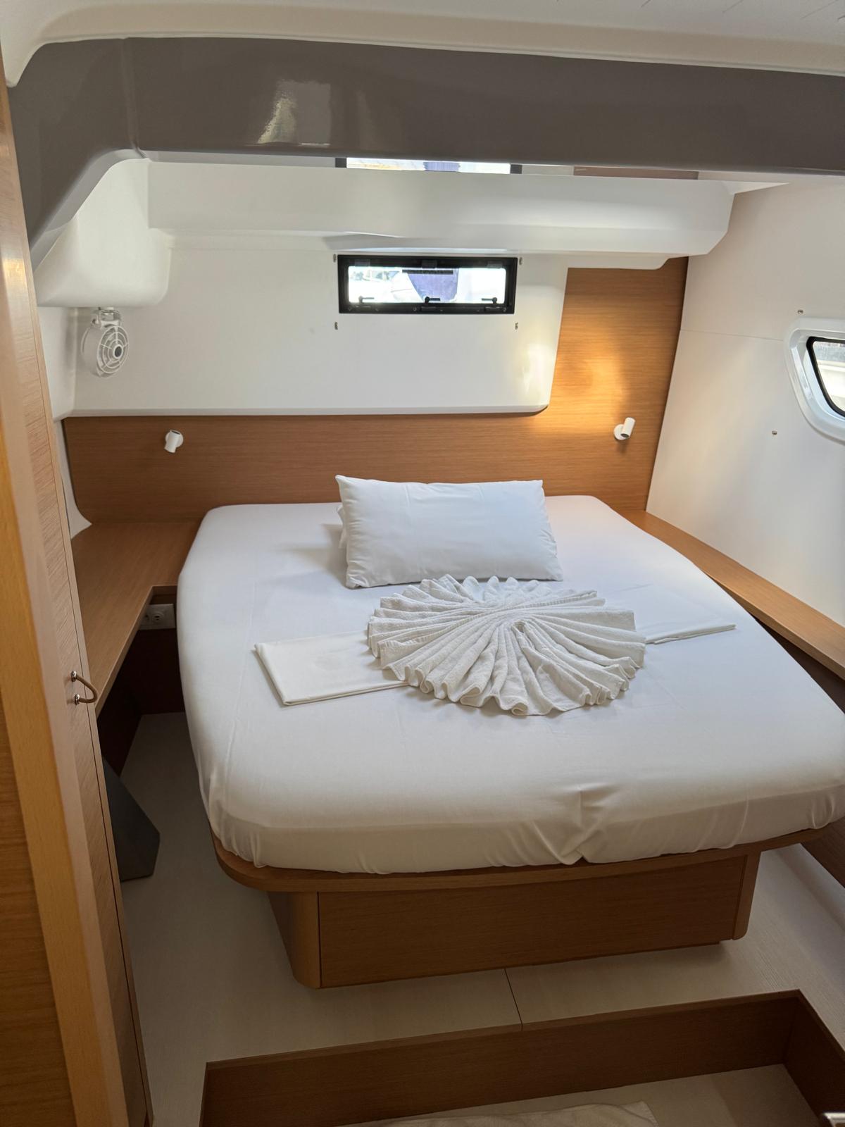 Yacht image 11