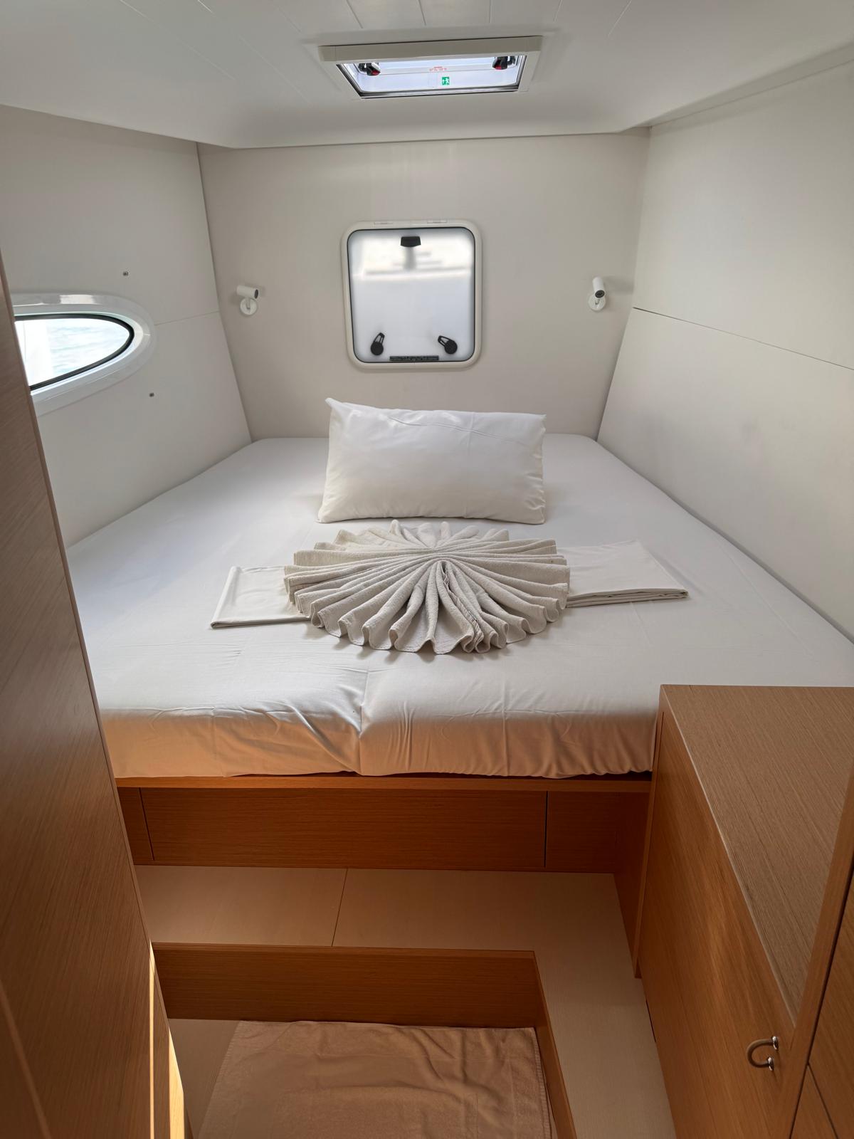 Yacht image 13