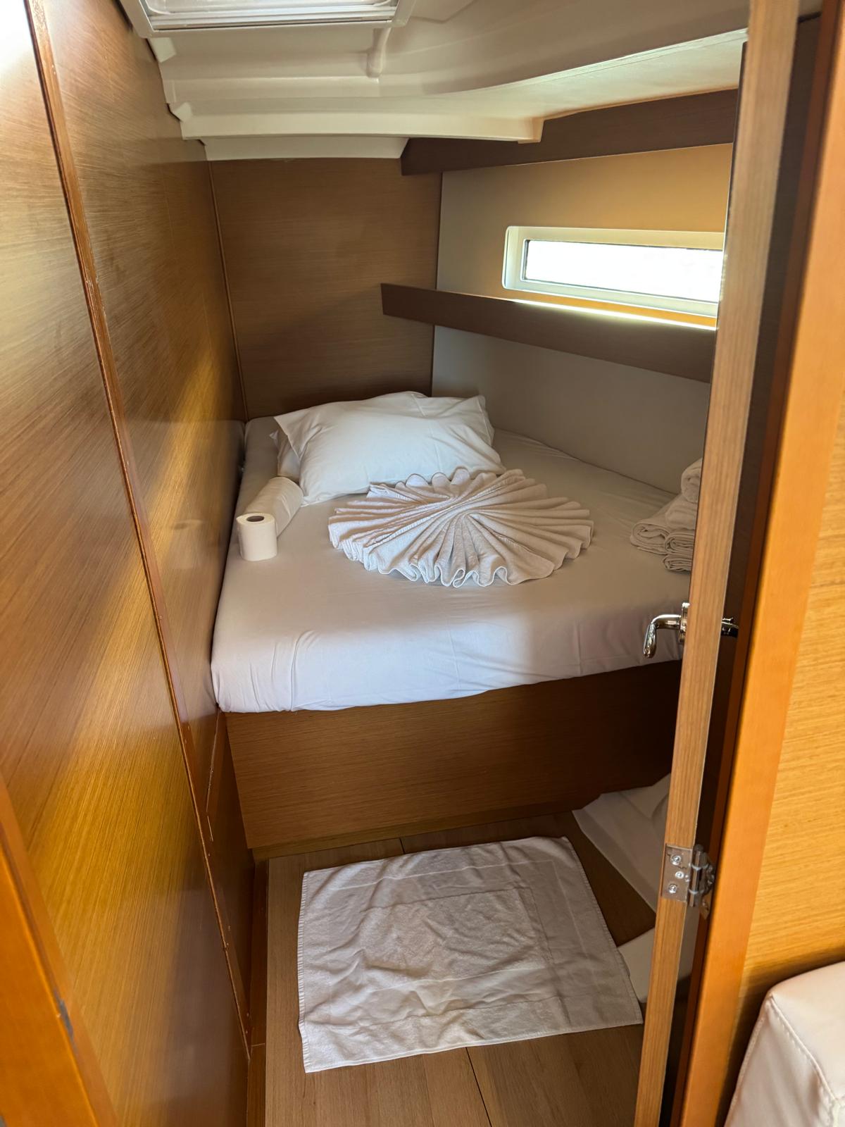 Yacht image 13