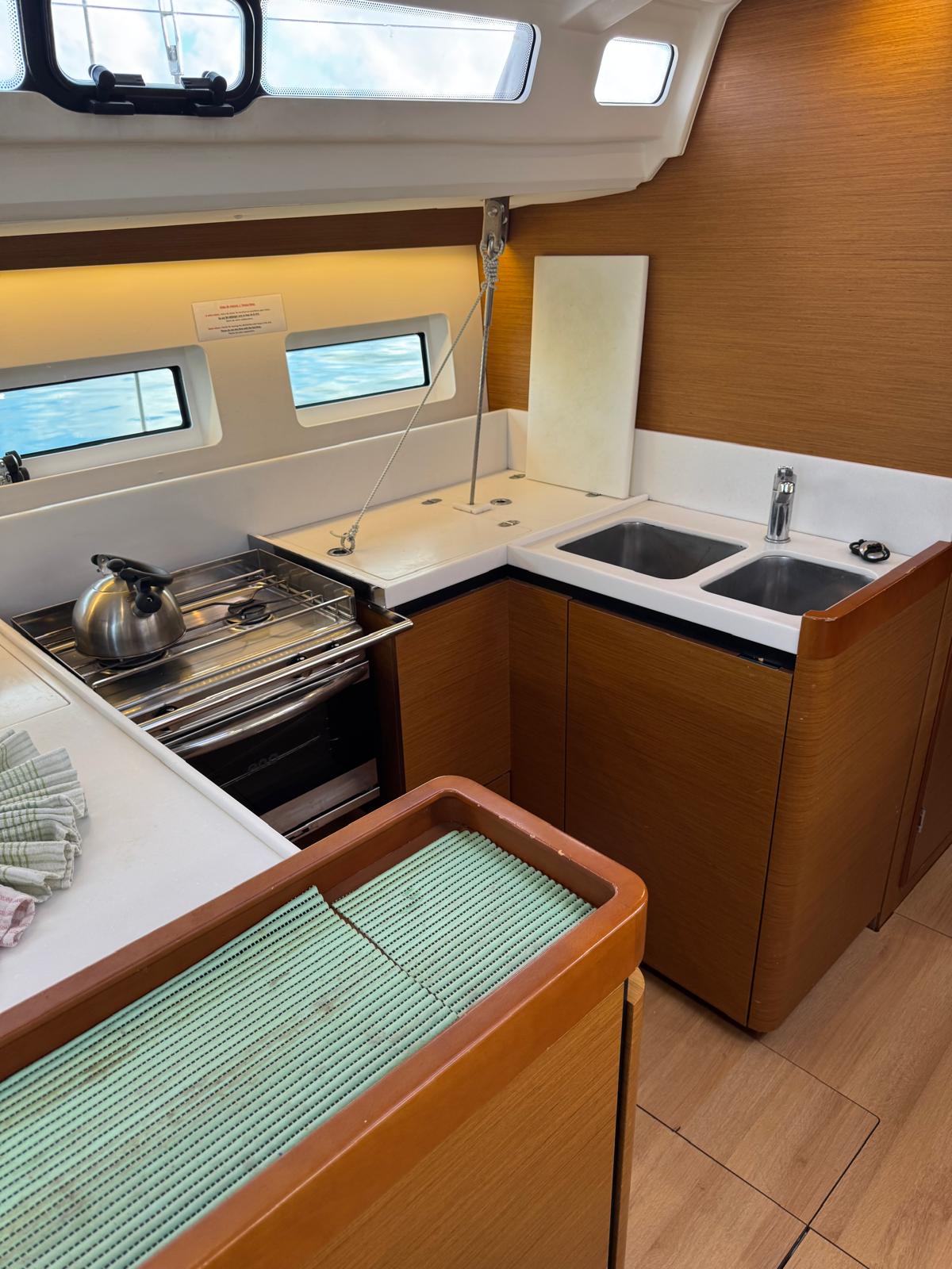 Yacht image 14