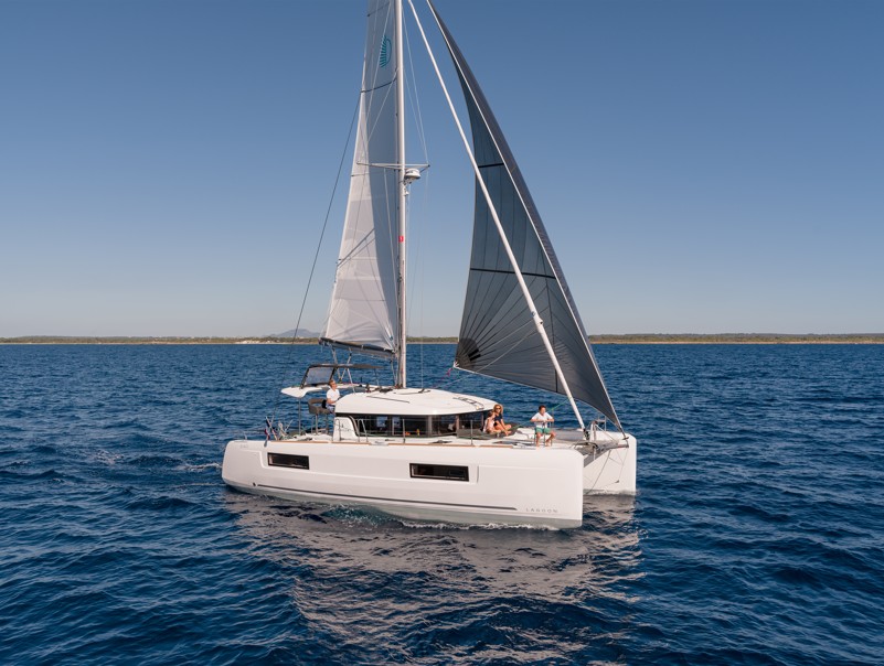 Yacht image 11