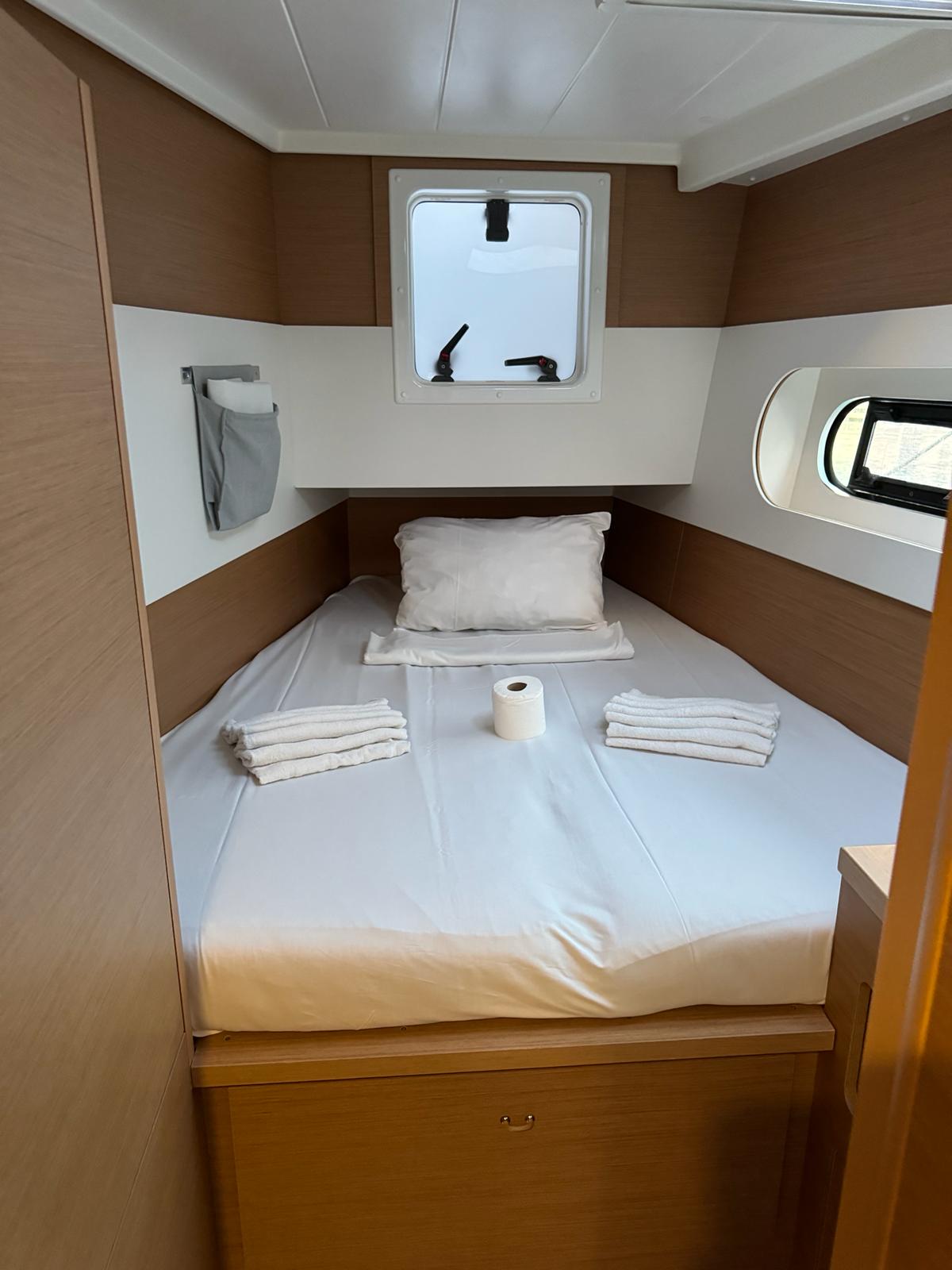 Yacht image 13