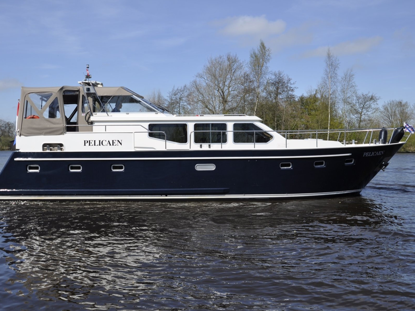 Yacht image 17