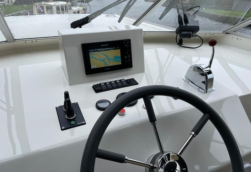 Yacht image 9