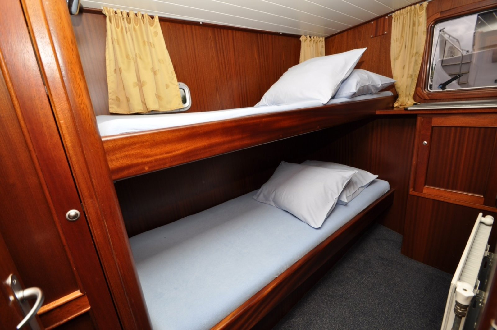 Yacht image 8