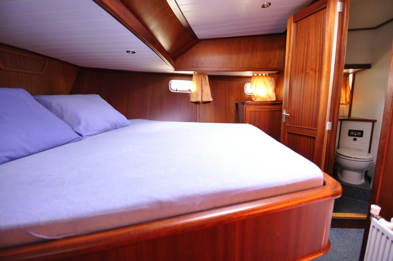 Yacht image 13
