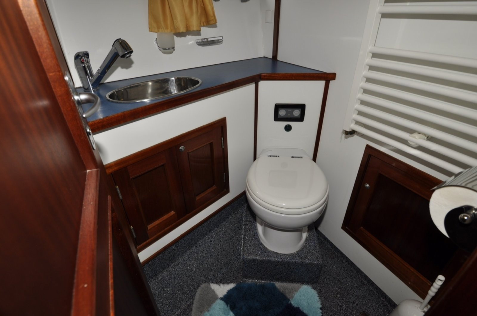 Yacht image 15