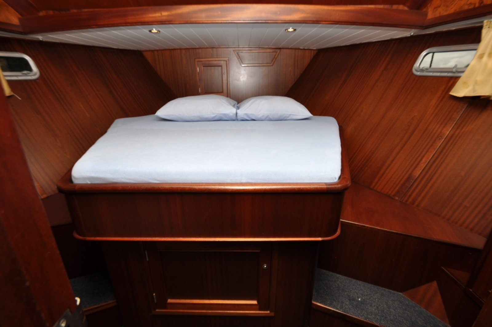 Yacht image 5