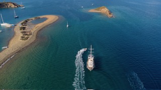 Yacht image 13