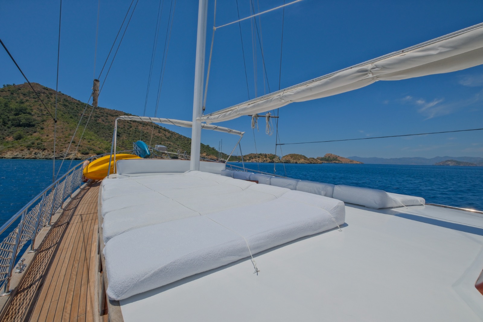 Yacht image 19