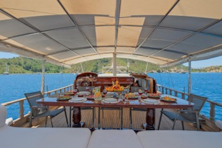 Yacht image 16
