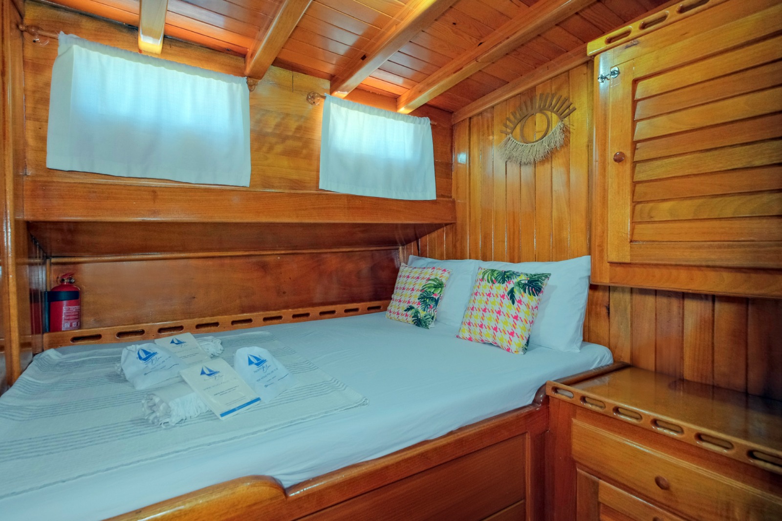Yacht image 3