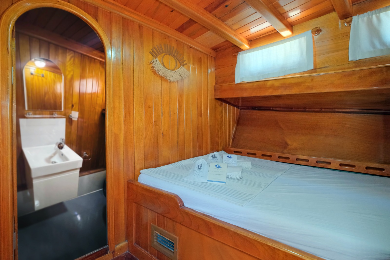 Yacht image 29