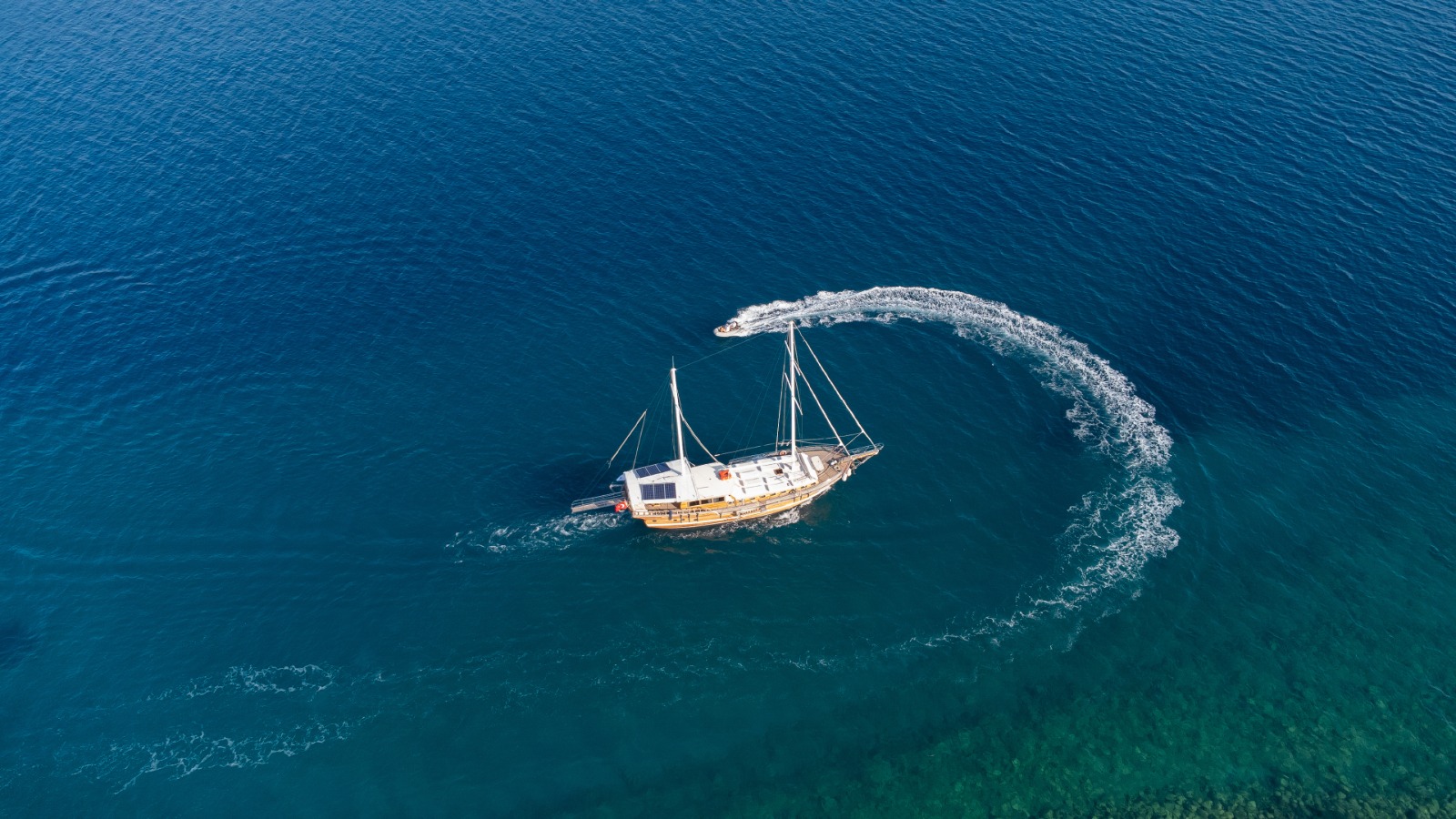 Yacht image 17