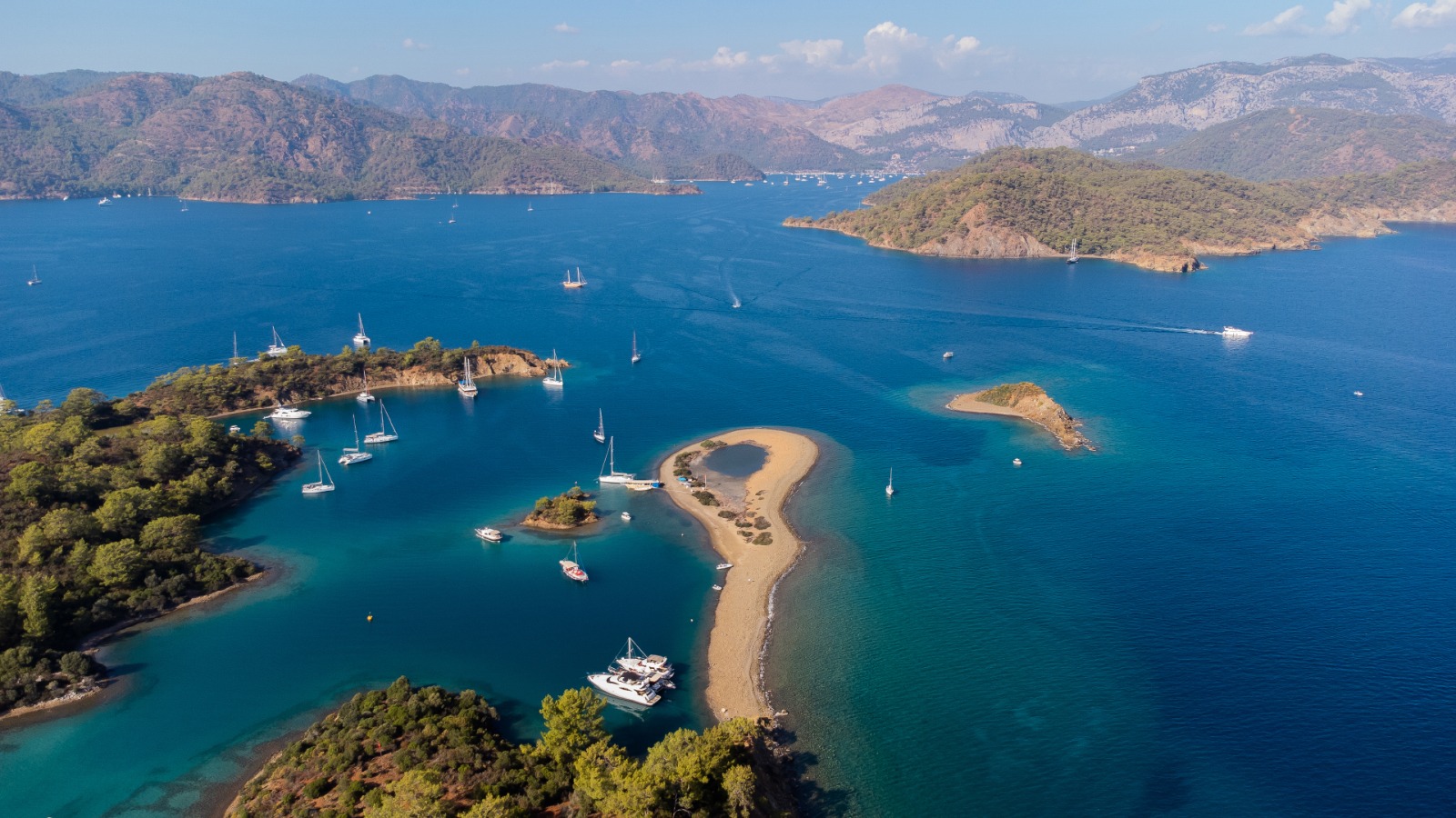 Yacht image 12