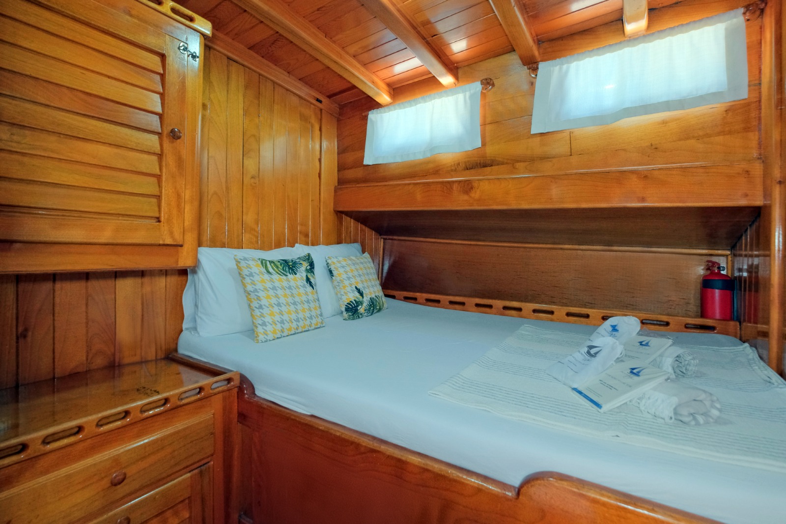 Yacht image 26