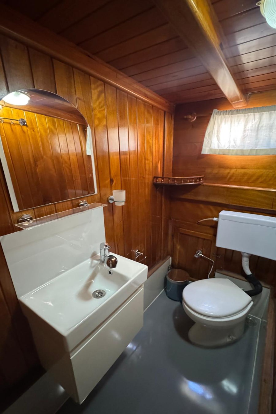 Yacht image 5