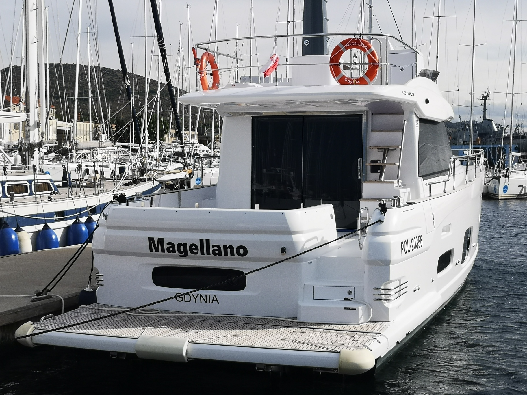 Azimut Magellano 53