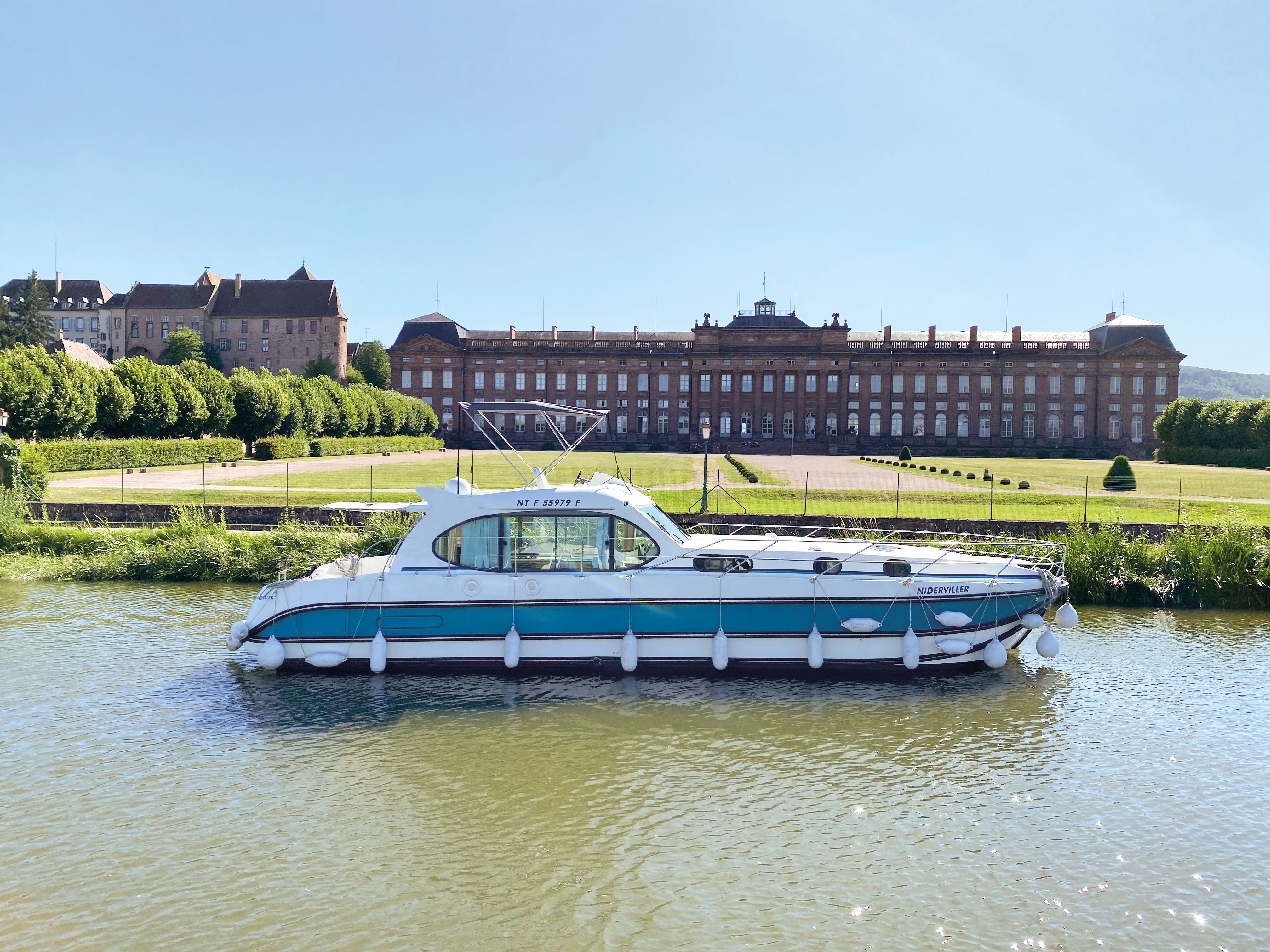 Yacht image 5