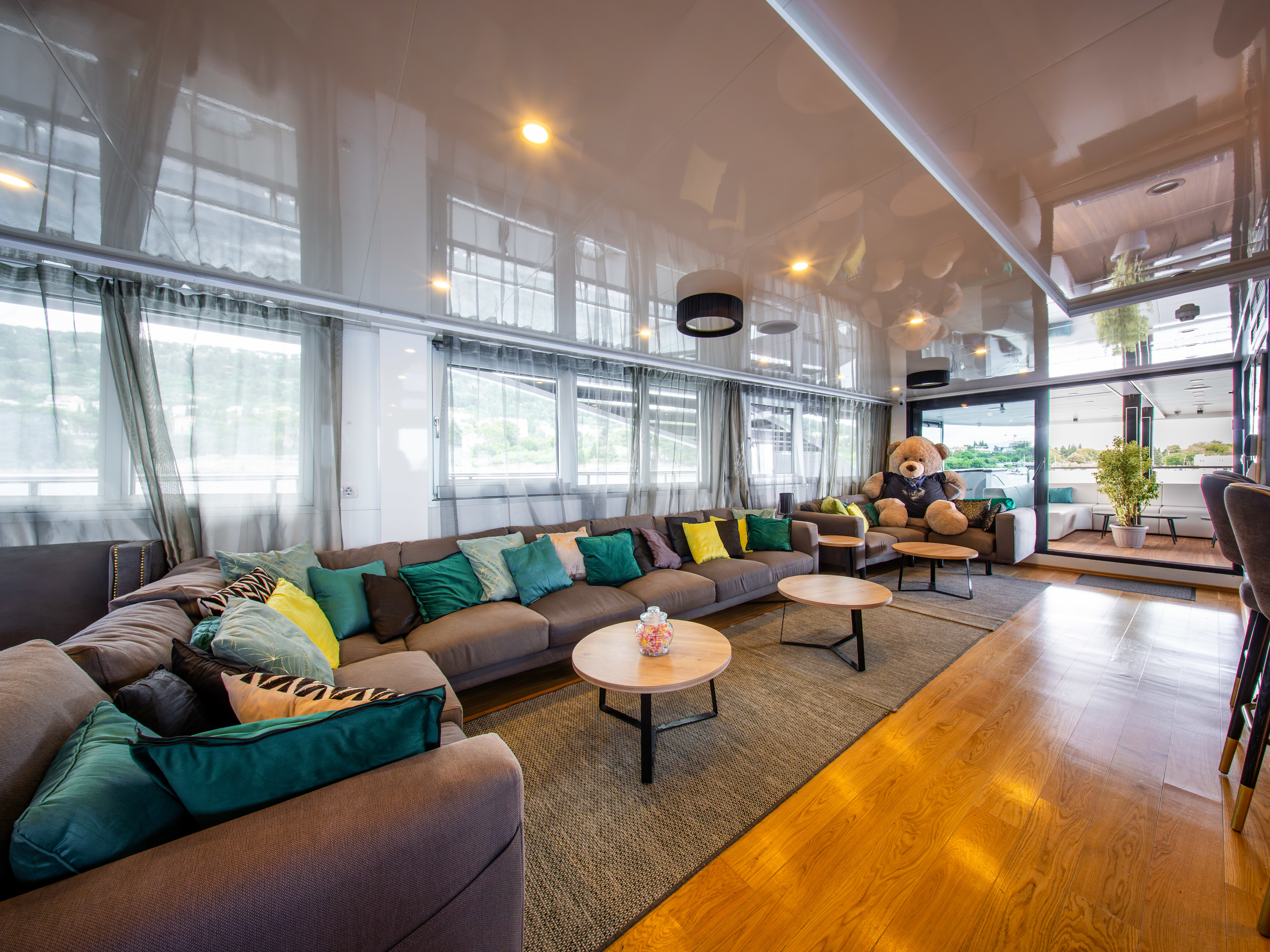 Antaris, Interior image
