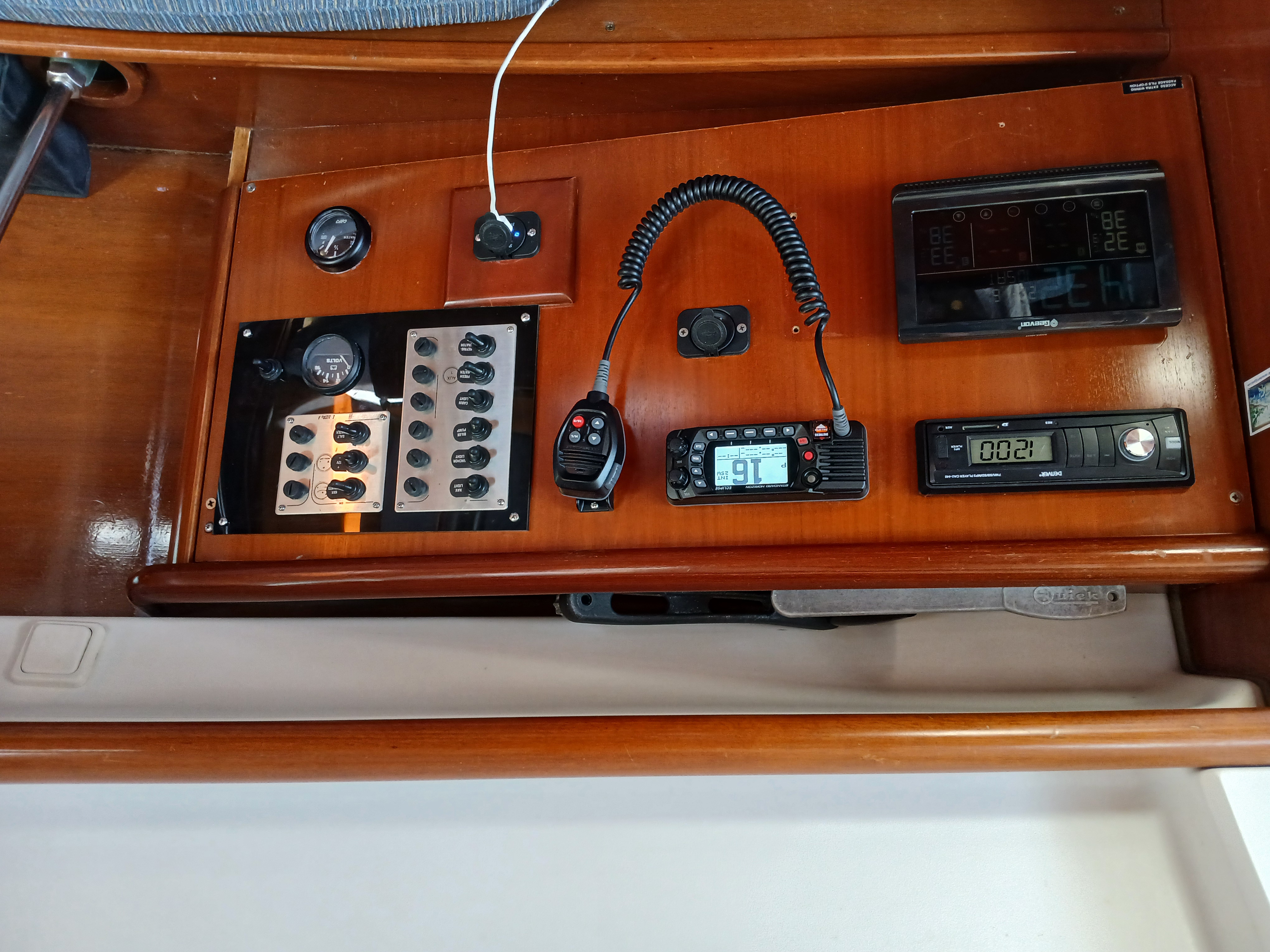 Yacht image 16
