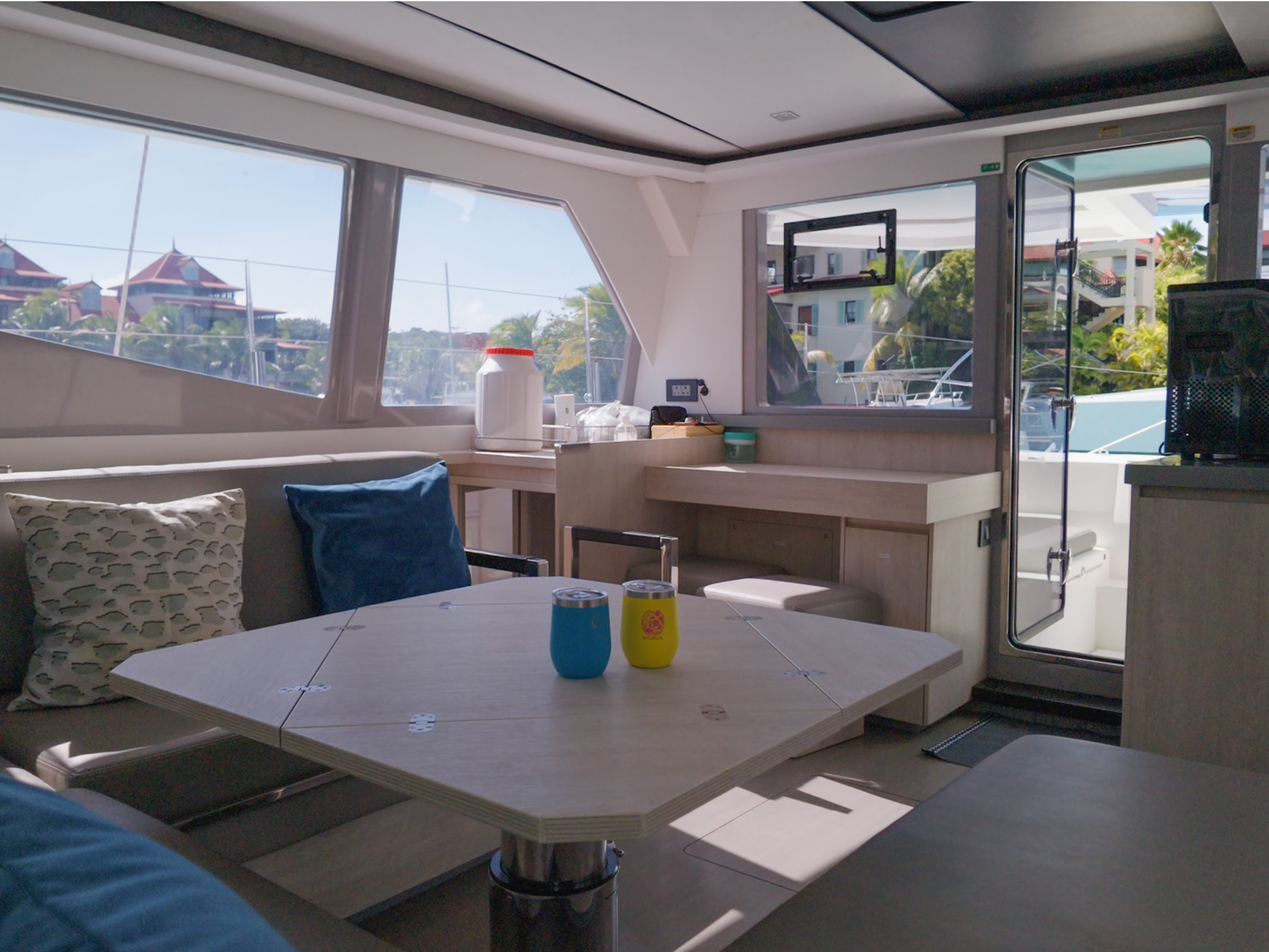 Premium, Interior image